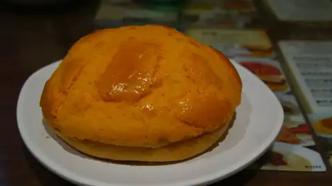 Golden pineapple bun